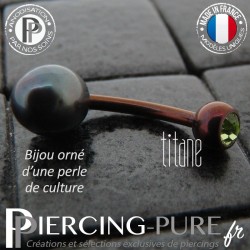 Piercing Nombril Titane Dark Bronze Perle de culture Noire Cristal Vert