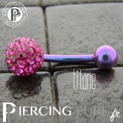 Piercing Nombril Titane violet et boule de Cristaux fushia