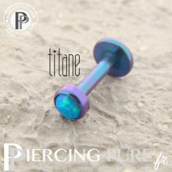 Piercing labret titane bleu violet interne opale bleue