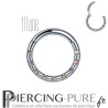 Anneau Titane avec 9 pierres rose irisées de face  - 1,2x8mm