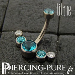Piercing nombril Titane avec 6 cristaux ronds bleus et blancs