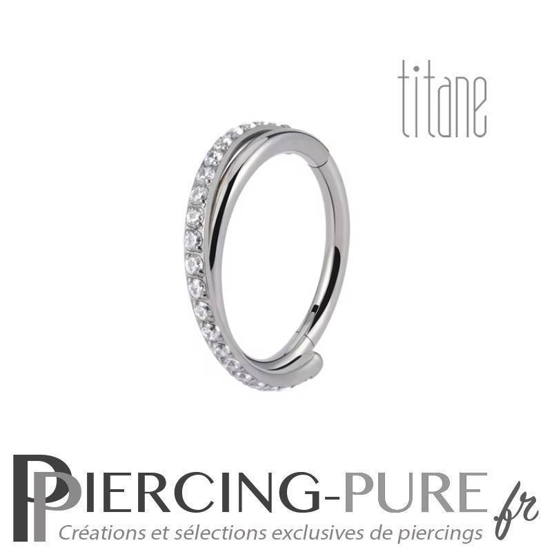 Anneau Titane entrelacé pierres blanches serties